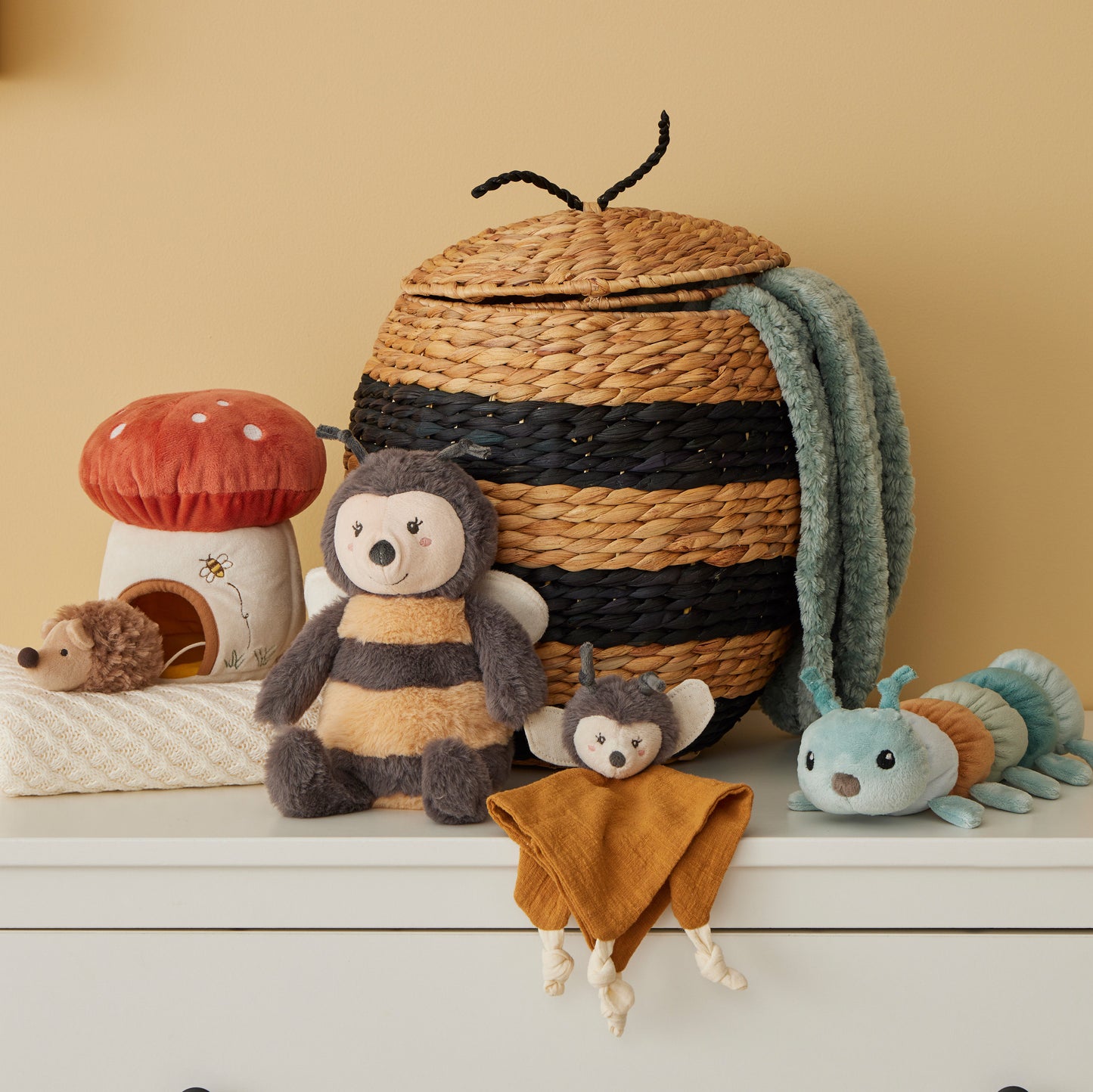 Jiggle & Giggle - Bumble The Bee Comforter
