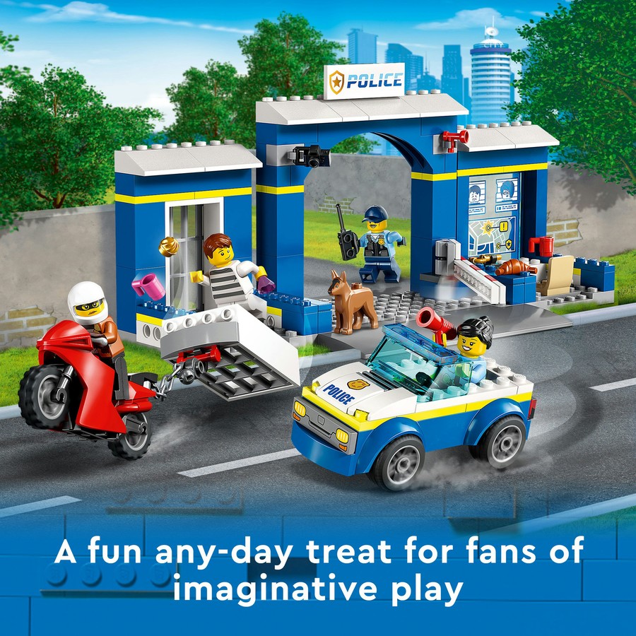 LEGO City Police Station Chase 60370