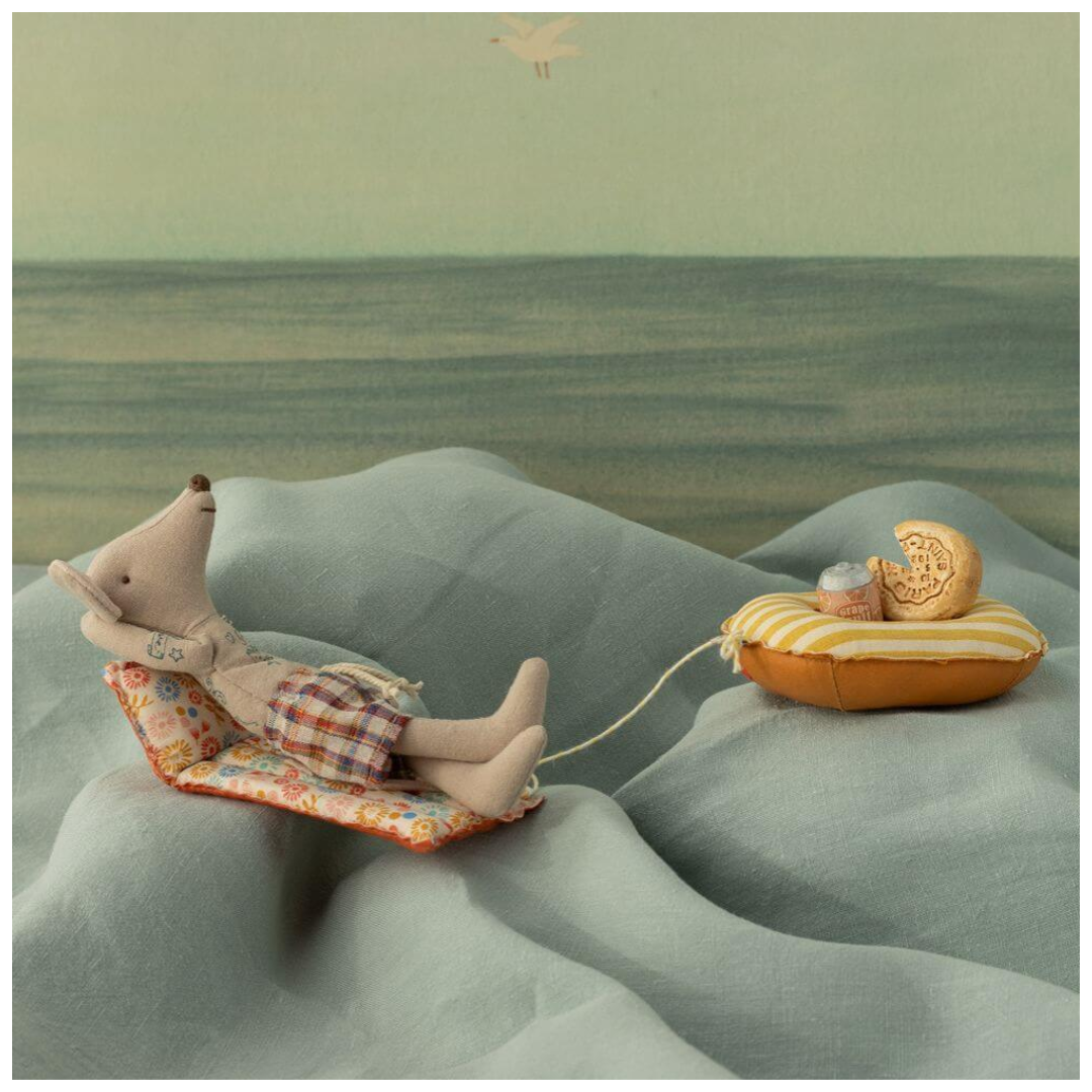 Maileg Beach Mouse Dad with Air Mattress Flower