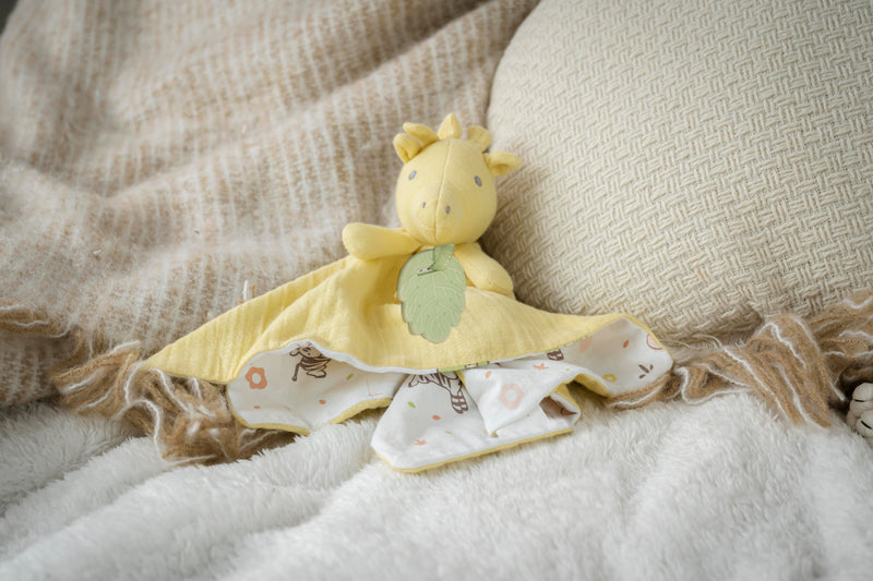 Tikiri Organic Giraffe Comforter