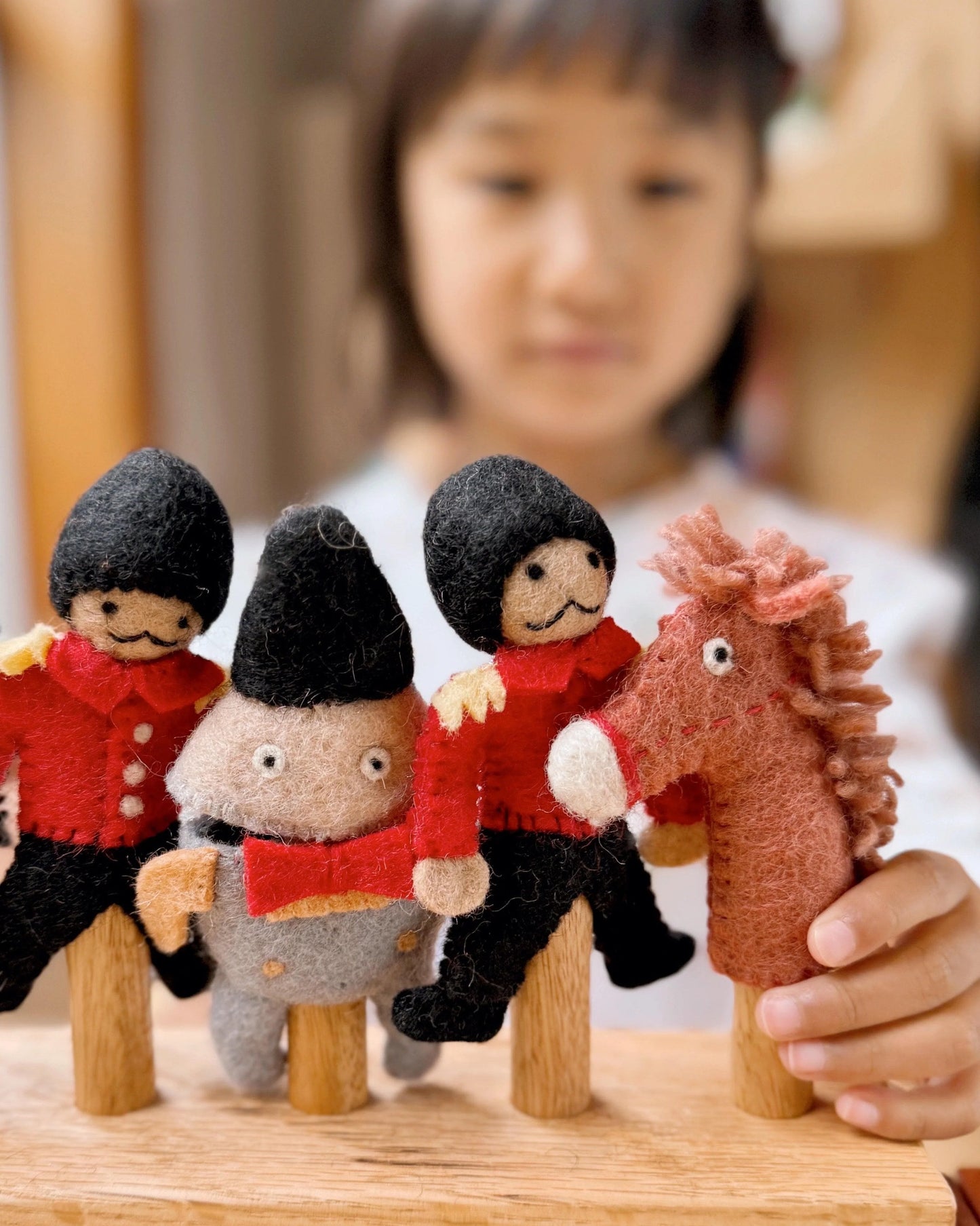 Tara Treasures - Humpty Dumpty Finger Puppet Set