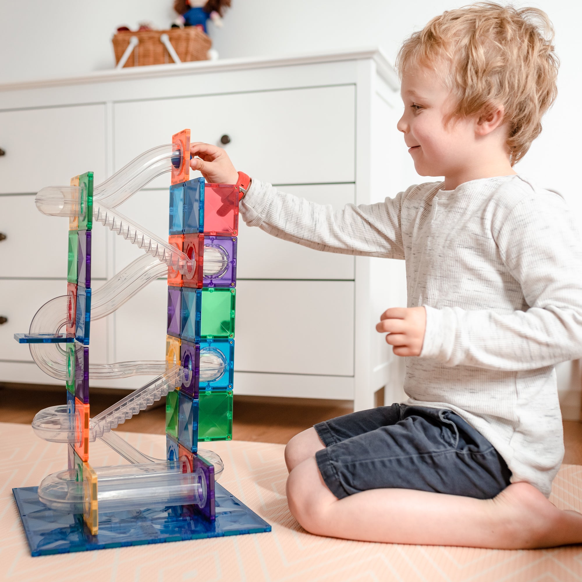 Child playing with Connetix