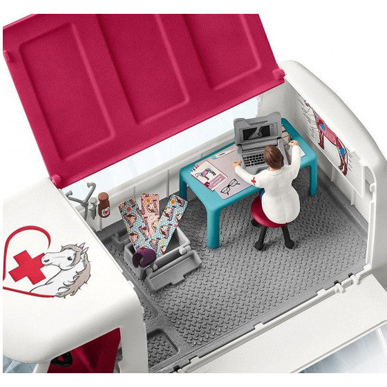 Schleich Mobile Vet with Hanoverian Foal 5