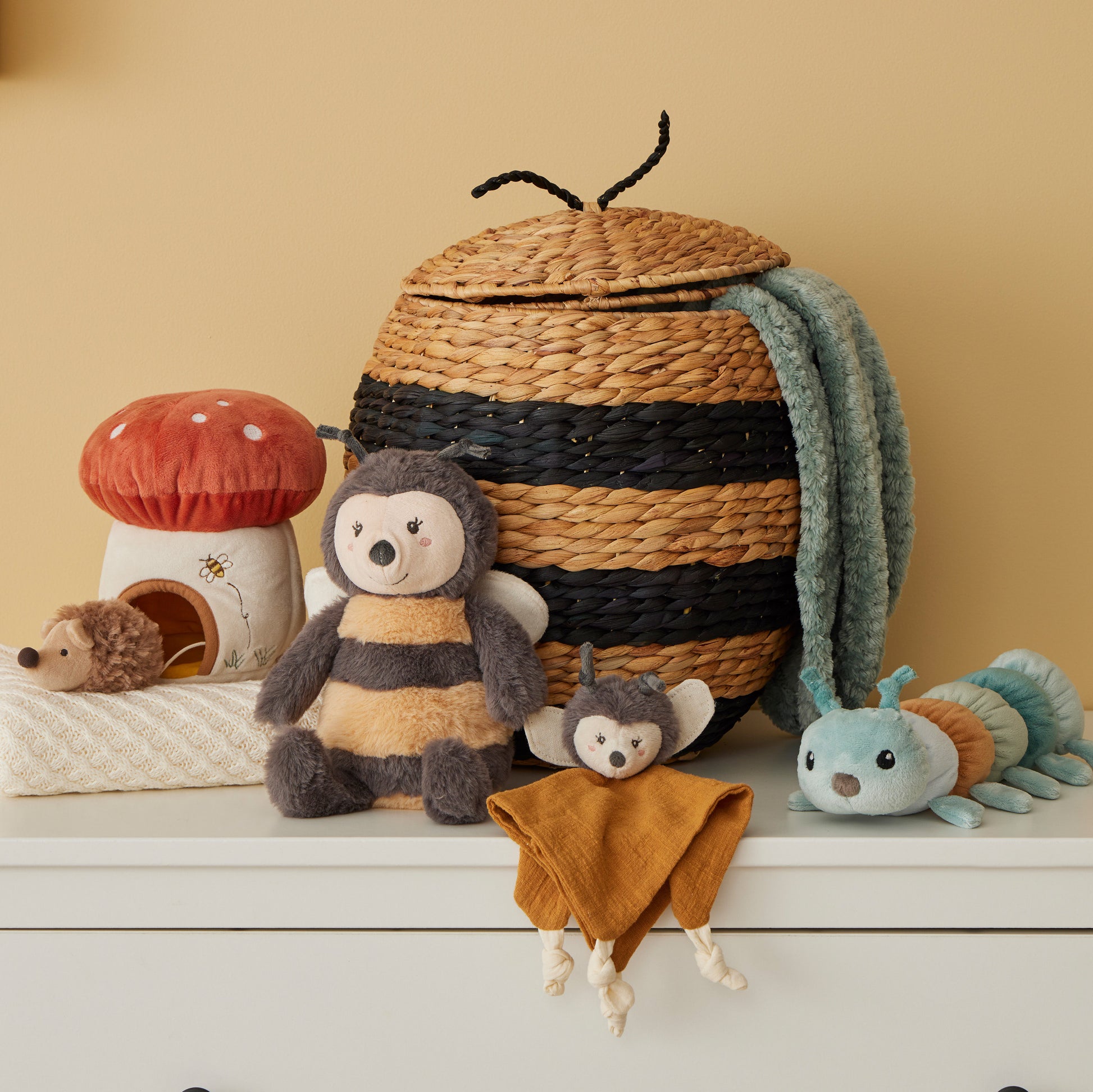 Jiggle & Giggle - Bumble The Bee Comforter