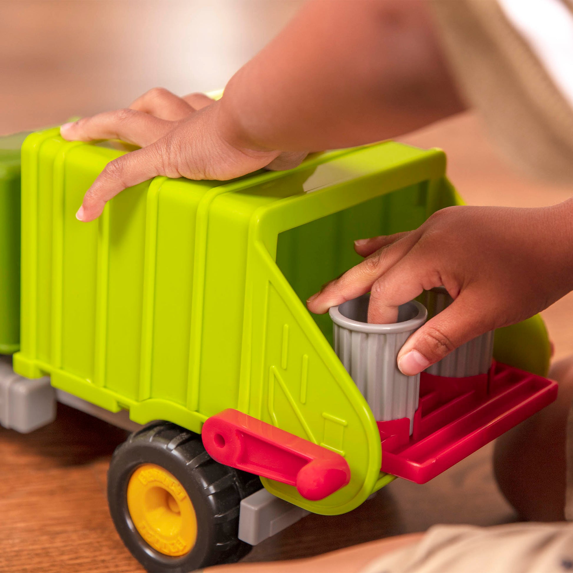 Battat Garbage Truck