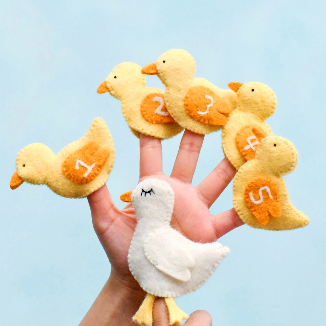 Tara Treasures - Five Little Ducks Finger Puppet Set