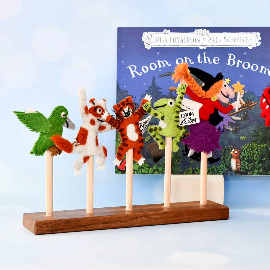 Tara Treasures - The Room On The Broom Finger Puppets Set