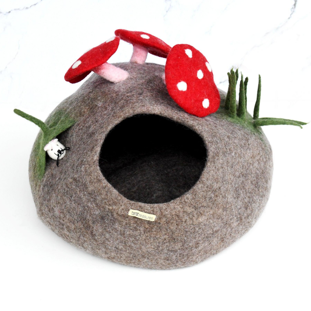 Tara Treasures - Toadstool Cat Cave with Mouse Toy