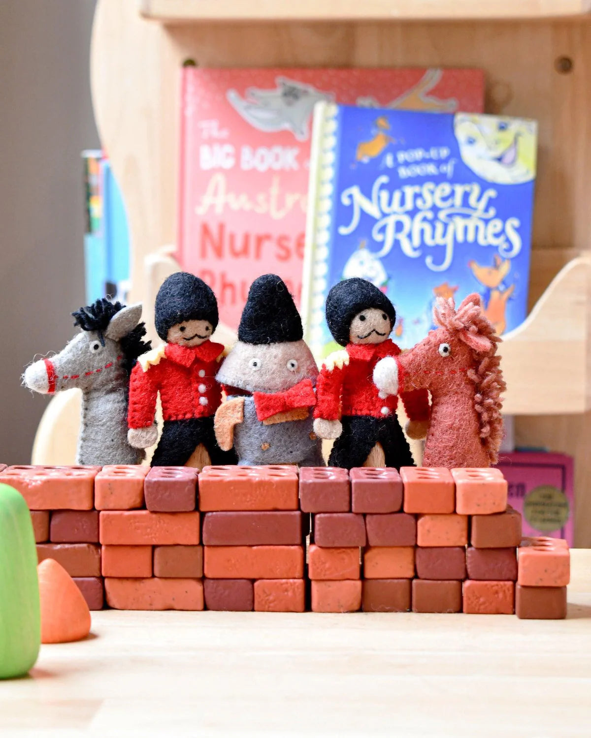 Tara Treasures - Humpty Dumpty Finger Puppet Set