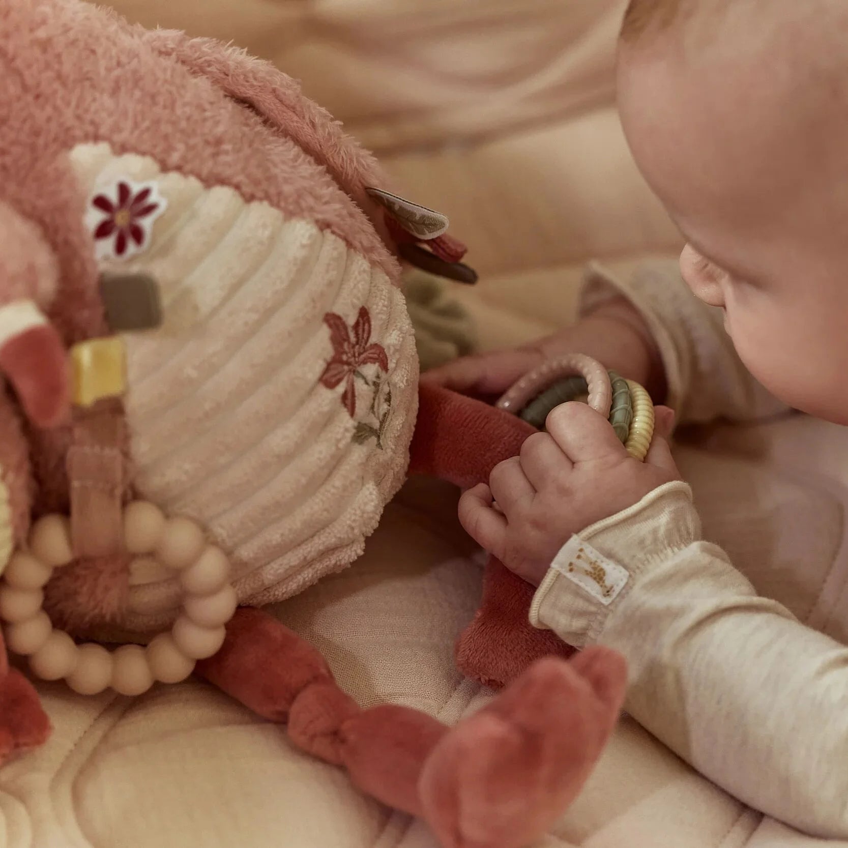 Little Dutch - Safari Friends | Activity Cuddle - Flamingo