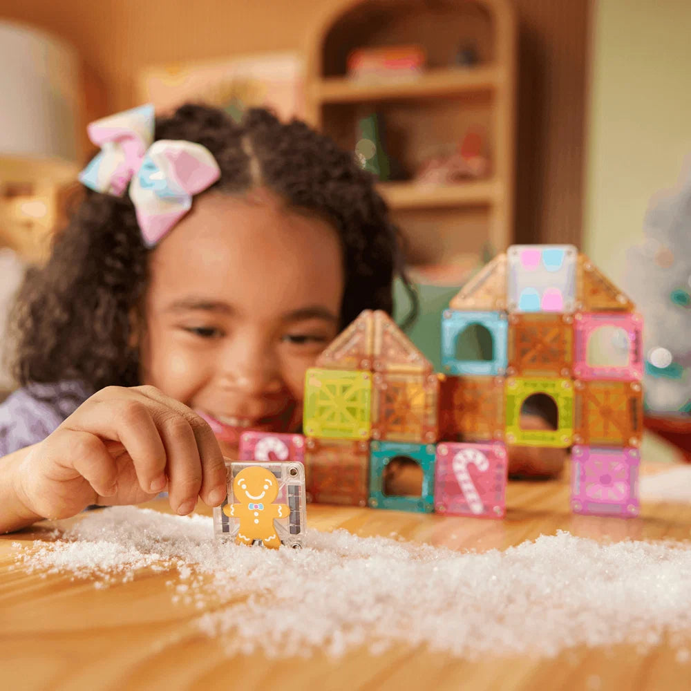 Magna-Tiles - MicroMAGS - Gingerbread House 24 Piece Travel Set