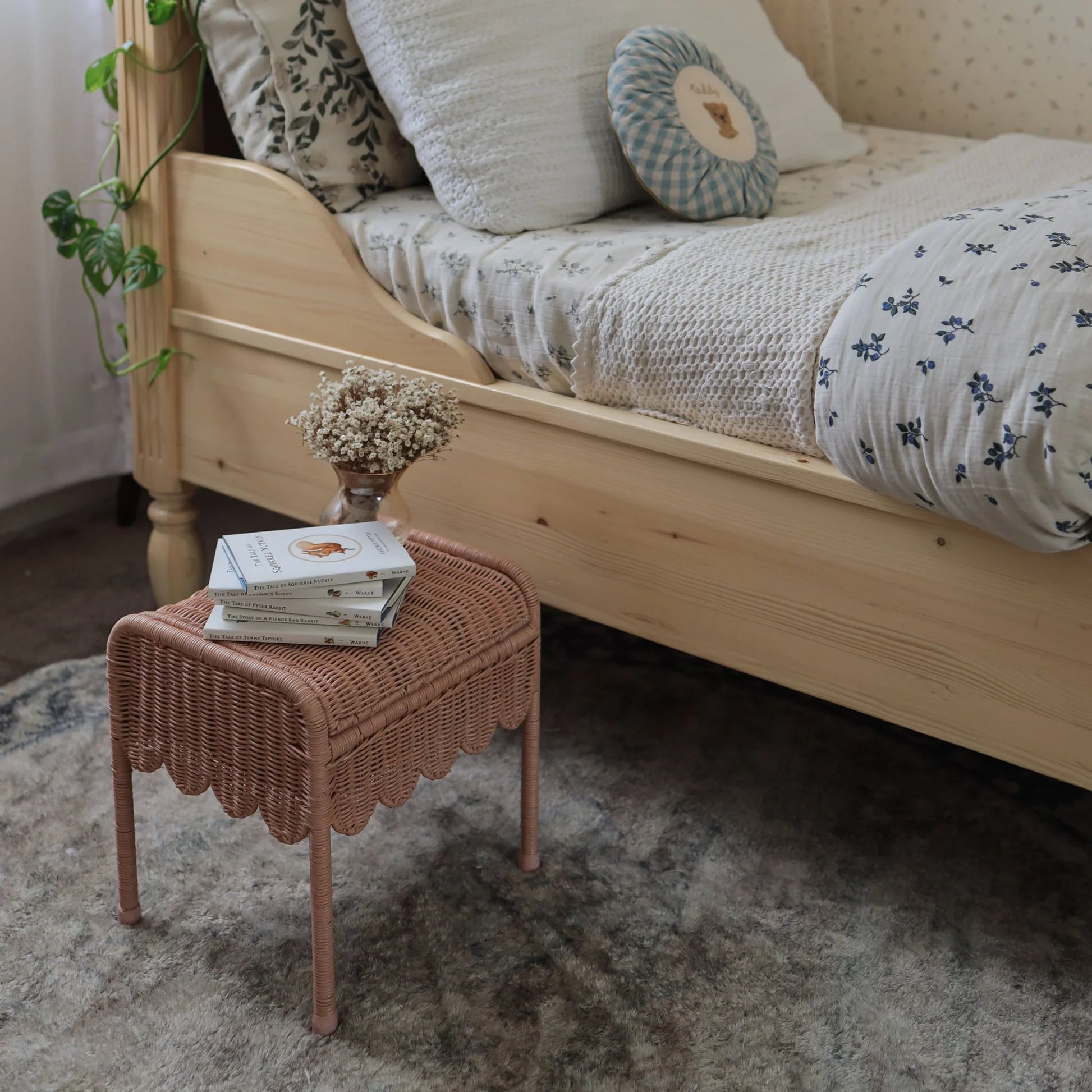 Olli Ella - Petal Storie Stool - Seashell Pink