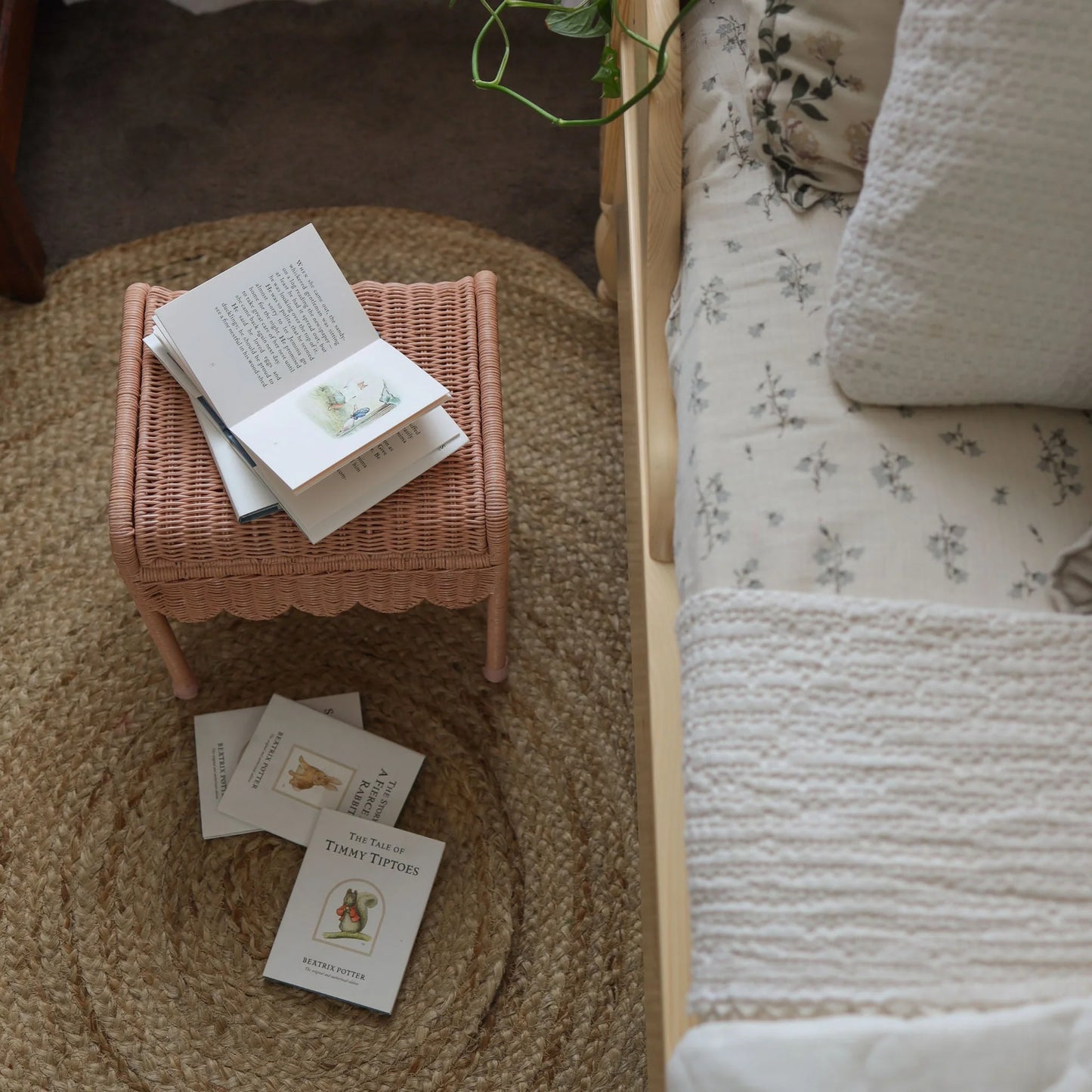Olli Ella - Petal Storie Stool - Seashell Pink