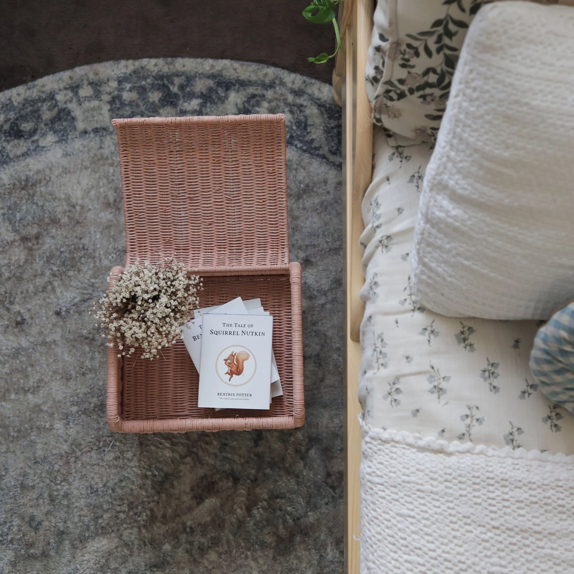 Olli Ella - Petal Storie Stool - Seashell Pink