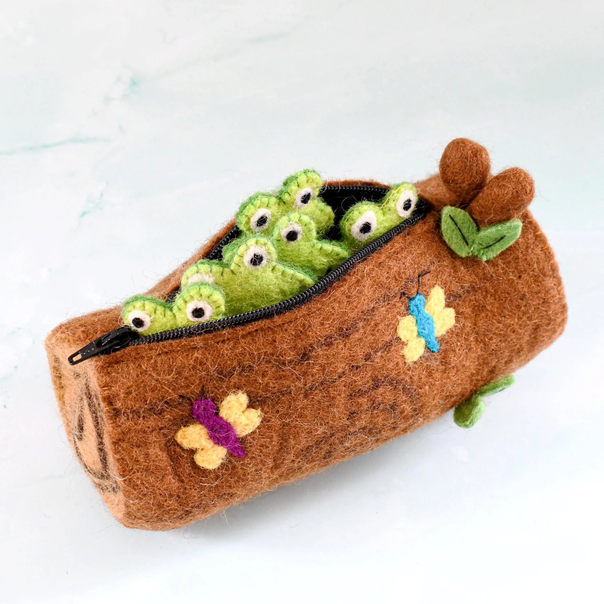 Tara Treasures - 5 Little Speckled Frogs with Log Bag Finger Puppet Set