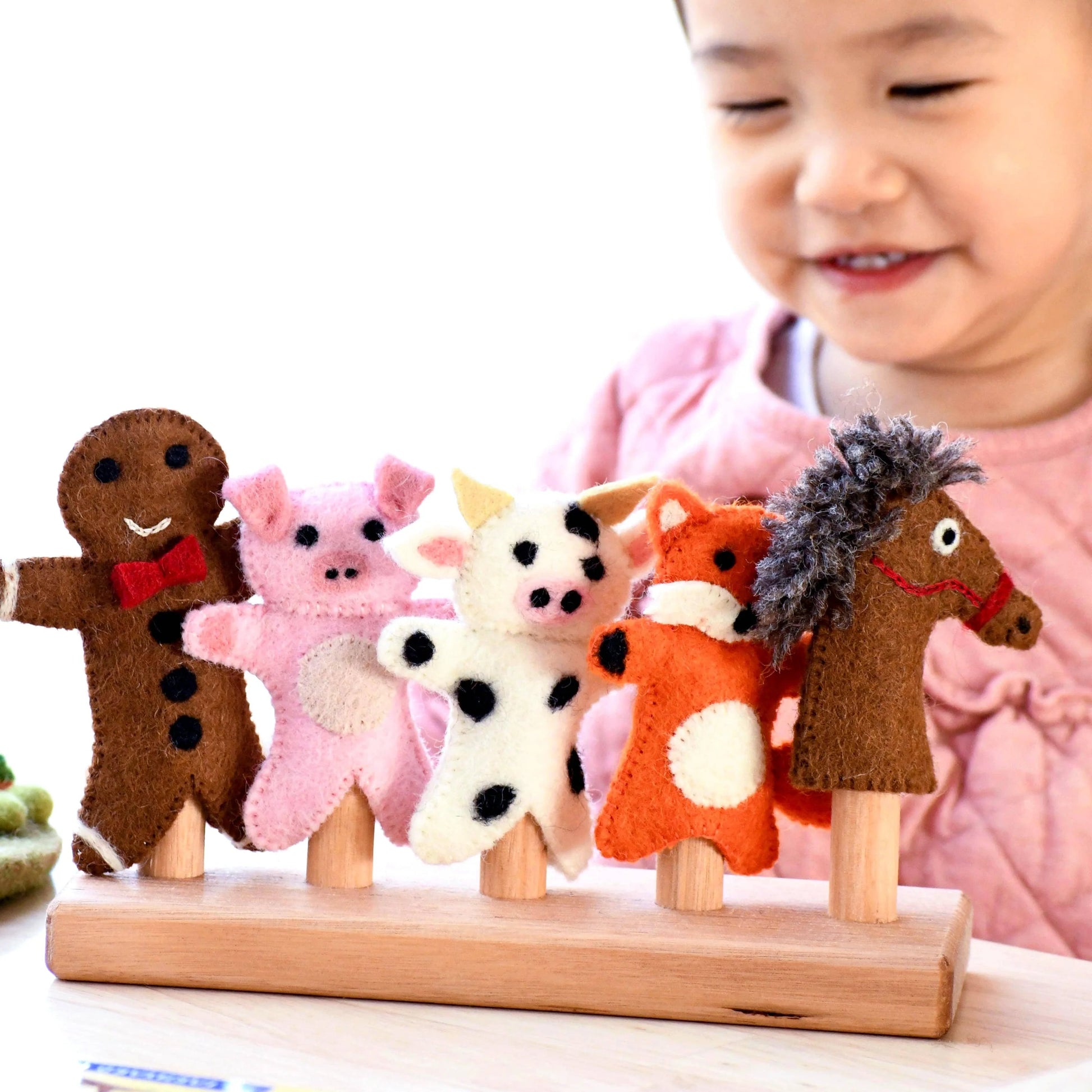 Tara Treasures - Gingerbread Man Story, Finger Puppet Set