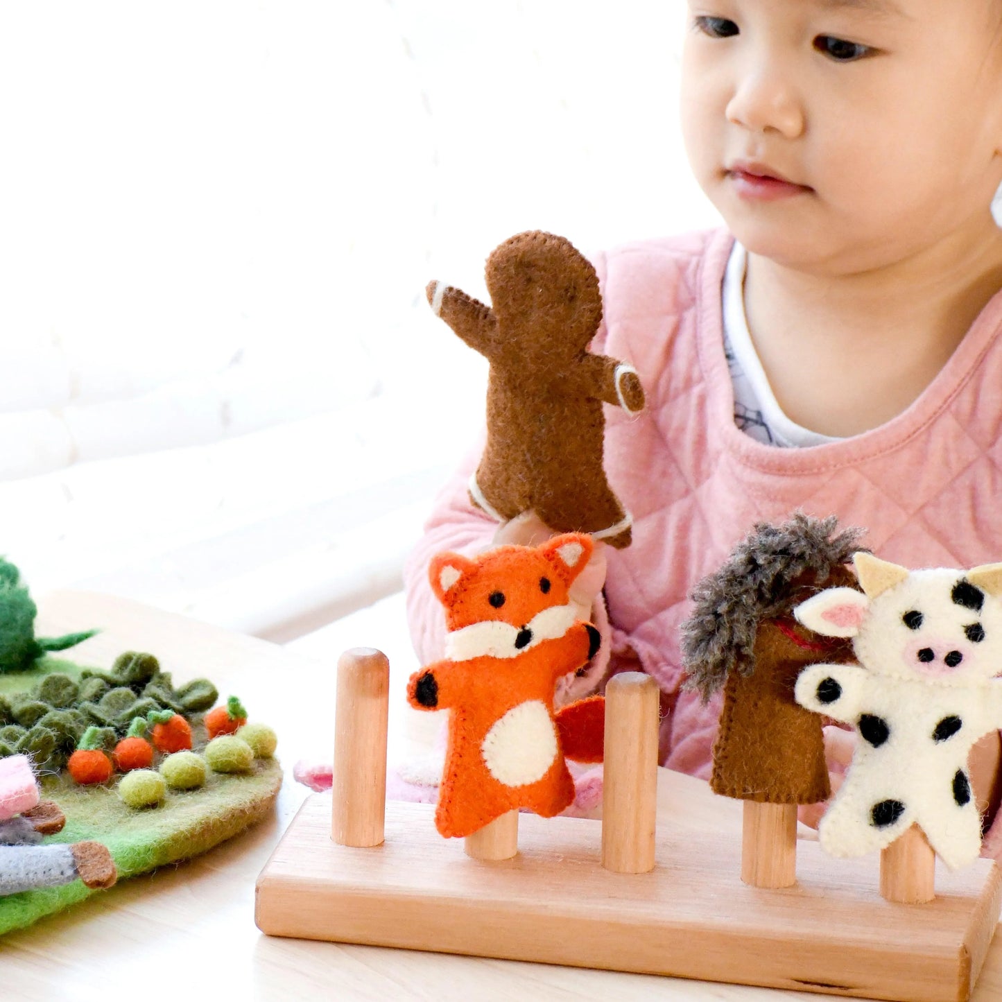 Tara Treasures - Gingerbread Man Story, Finger Puppet Set