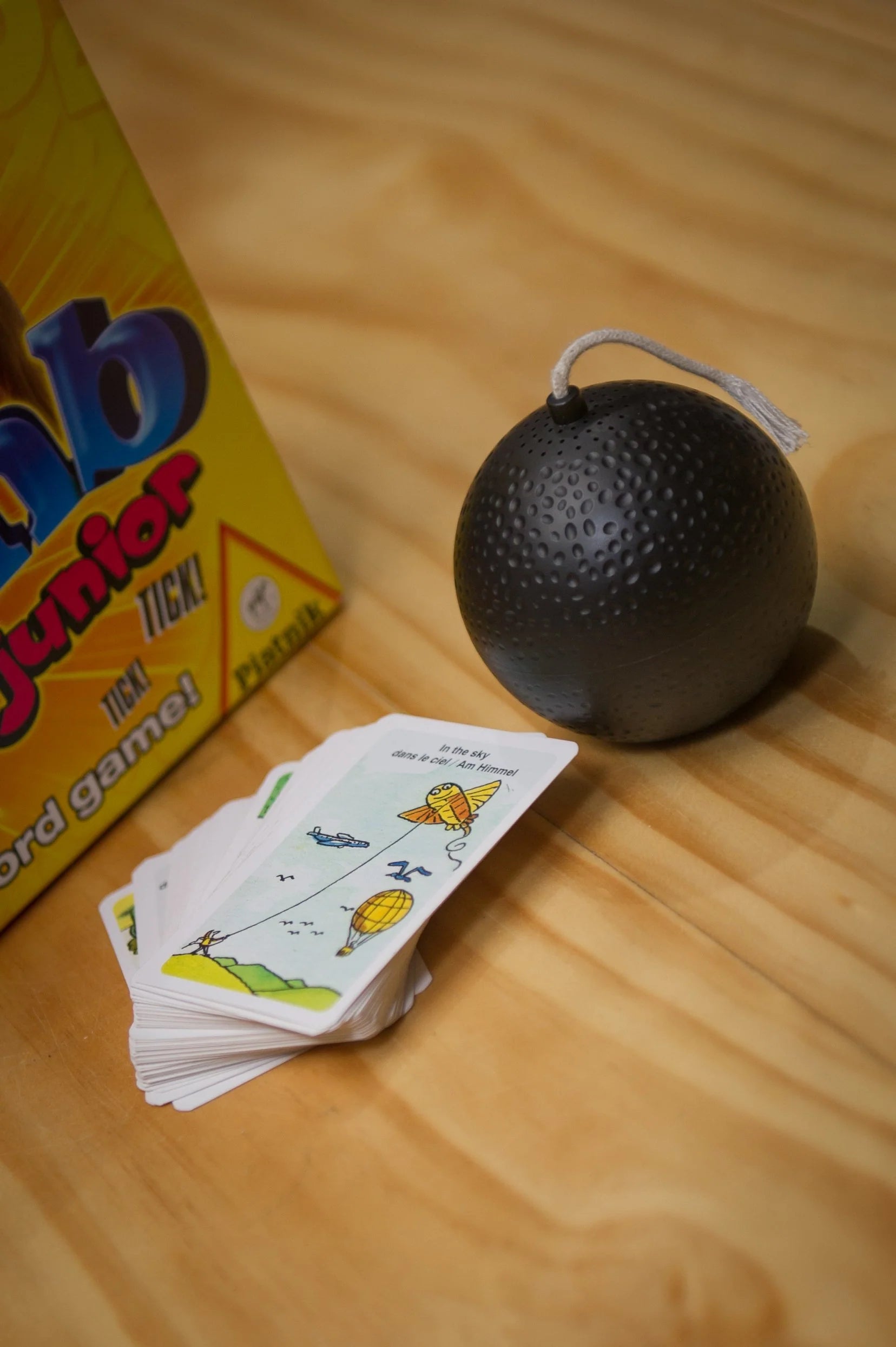 Pass the Bomb Junior game