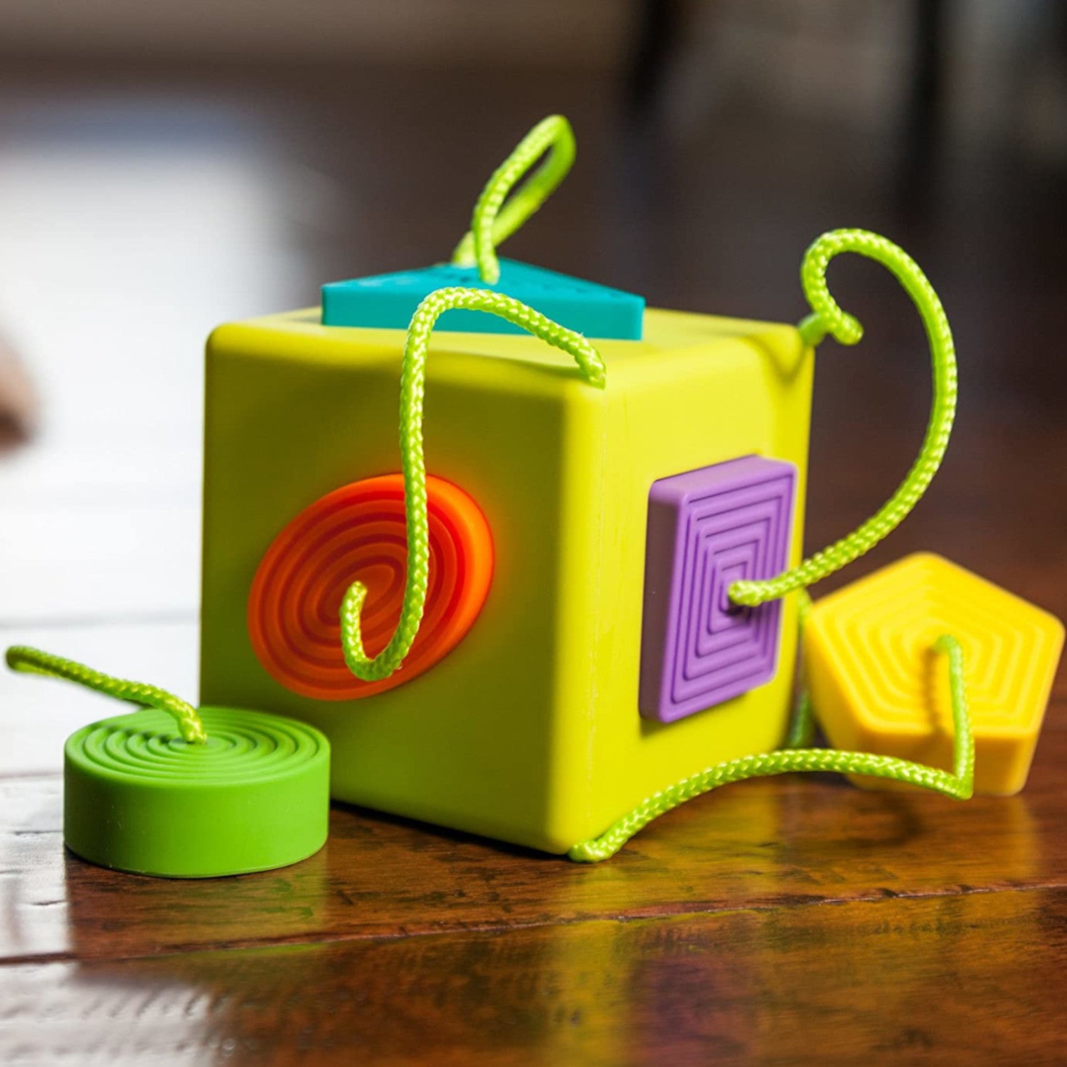 Fat Brain Toy Oombee Cube 3