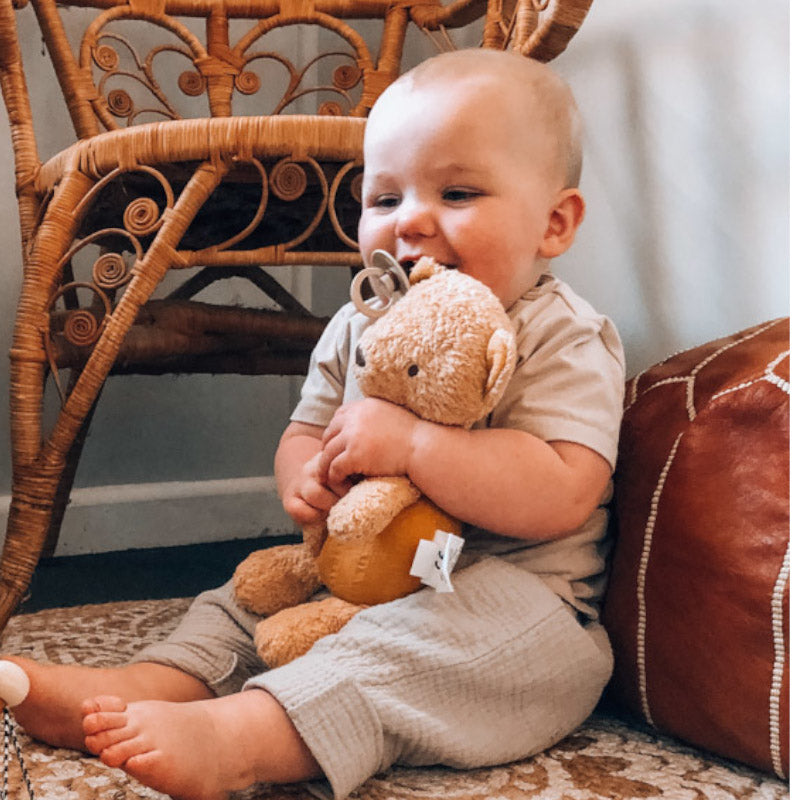 Tikiri Soft Toy Organic Baby Bear with Muslin 1